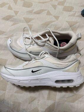 Nike White and Cream Air-Style Cushioned Sneakers